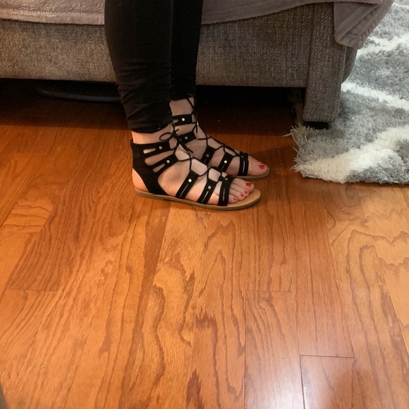 Tie up sandals - Picture 2 of 4